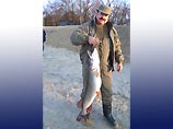 Оренбургский рыбак поймал 1,5-метровую щуку весом 12 килограммов