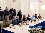 Во встрече с президентом принимали участие женщины-ветераны Великой Отечественной войны, женщины, которые служили в Афганистане, и женщины, которые сейчас проходят службу в Чеченской республике