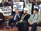 Решение посетить Ирак и выразить поддержку народу этой страны Жириновский принял после бомбовых ударов авиации США и Великобритании по объектам ПВО в окрестностях Багдада Решение посетить Ирак и выразить поддержку народу этой страны Жириновский принял после бомбовых ударов авиации США и Великобритании по объектам ПВО в окрестностях Багдада