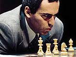 "Я буду продолжать играть в шахматы, потому что мне это очень нравится, но не буду играть на профессиональном уровне, - сказал Каспаров на пресс-конференции
