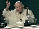 Папа Римский поприветствовал верующих из окна клиники