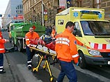 В центре Праги сошедший с рельсов трамвай протаранил остановку с людьми: 2 погибших