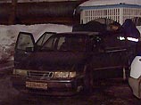 На отставника удалось выйти после обнаружения автомашины Saab 900 на Бережковской набережной в Москве. По первоначальной информации, именно на этой машине скрылись двое вооруженных нападавших, одетых в камуфляж. Как ни странно, свидетели запомнили номер