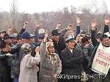 В Киргизии ОМОН взял штурмом здания, захваченные оппозицией В Киргизии ОМОН взял штурмом здания, захваченные оппозицией