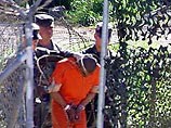 Существует около 500 часов видеосъемок, фиксирующих обхождение надзирателей с заключенными американской военной базы в Гуантанамо, где содержались подозреваемые в терроризме