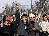 в Джелал-Абаде митингующие ограбили банки в Джелал-Абаде митингующие ограбили банки