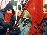 Активисты АКМ разогнали пикет "Идущих вместе" у Большого театра Активисты АКМ разогнали пикет "Идущих вместе" у Большого театра