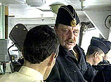 Кроме того, сообщает РТР, на борту английского корабля Eagle сейчас находится командующий Северным флотом РФ, адмирал Вячеслав Попов Кроме того, сообщает РТР, на борту английского корабля Eagle сейчас находится командующий Северным флотом РФ, адмирал Вячеслав Попов