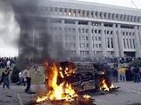 В Киргизии мародеры отобрали у российских журналистов два мобильных телефона и штатив "для нужд революции" В Киргизии мародеры отобрали у российских журналистов два мобильных телефона и штатив "для нужд революции"