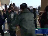 В Уфе милиция не дала митингующим прорваться к Дому правительства В Уфе милиция не дала митингующим прорваться к Дому правительства