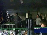 Между тем собеседники агентства сообщили, что всю ночь поступали сигналы о грабеже магазинов, и сотрудники правопорядка выезжали за ночь на такие вызовы около ста раз. "Мародеры пытаются грабить мелкие магазины Бишкека, так как крупные уже все разграблены Между тем собеседники агентства сообщили, что всю ночь поступали сигналы о грабеже магазинов, и сотрудники правопорядка выезжали за ночь на такие вызовы около ста раз. "Мародеры пытаются грабить мелкие магазины Бишкека, так как крупные уже все разграблены