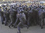 Белорусская оппозиция отрепетировала свержение Лукашенко. В минувшие выходные ее лидерам удалось вывести на центральные площади Минска примерно 2 тысячи человек