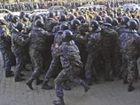 Белорусская оппозиция отрепетировала свержение Лукашенко. В минувшие выходные ее лидерам удалось вывести на центральные площади Минска примерно 2 тысячи человек Белорусская оппозиция отрепетировала свержение Лукашенко. В минувшие выходные ее лидерам удалось вывести на центральные площади Минска примерно 2 тысячи человек