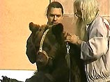 Медведь выпрыгнул через окно, пробив тройное стекло. Оказавшись на свободе, он направился вдоль трамвайных путей по улице Соборная, затем переправился через реку Искитимка и оказался в тупике на улице Мичурина Медведь выпрыгнул через окно, пробив тройное стекло. Оказавшись на свободе, он направился вдоль трамвайных путей по улице Соборная, затем переправился через реку Искитимка и оказался в тупике на улице Мичурина