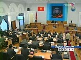 Спикером нового однопалатного парламента Киргизии тайным голосованием избран Омурбек Текебаев. За него проголосовали большинство присутствовавших на заседании палаты депутатов. Он набрал 56 из 63 голосов