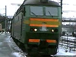 В Карелии подростки остановили поезд, положив на рельсы снежную бабу В Карелии подростки остановили поезд, положив на рельсы снежную бабу