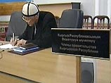 Новый парламент Киргизии утвердил Бакиева премьер-министром и и.о. президента. Он принял присягу