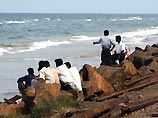 Приливная волна на побережье Шри-Ланки