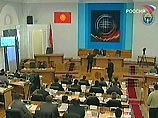 Депутаты киргизского парламента делят портфели и ломают стены
