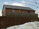 "Накануне в 18:05 у Дома отдыха "Известия", на территории одного из коттеджей, обнаружено тело 9-летней девочки, мать которой работает уборщицей этого коттеджа", - сказал представитель Управления информации "Накануне в 18:05 у Дома отдыха "Известия", на территории одного из коттеджей, обнаружено тело 9-летней девочки, мать которой работает уборщицей этого коттеджа", - сказал представитель Управления информации