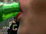 За распитие пива в общественных местах придется платить 100 рублей