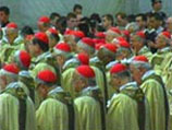 Кардиналы со всего мира прибывают в Ватикан