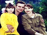 Обещанную государством материальную помощь они так и не увидели, узнав, что полагается она только родителям, законным женам и детям погибших моряков Обещанную государством материальную помощь они так и не увидели, узнав, что полагается она только родителям, законным женам и детям погибших моряков