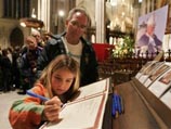 В собор святого Патрика в Нью-Йорке пришли тысячи людей, чтобы отдать дань скорби в связи с кончиной Папы В собор святого Патрика в Нью-Йорке пришли тысячи людей, чтобы отдать дань скорби в связи с кончиной Папы