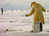 Во Владивостоке спасателям удалось снять с тонкого льда 11 человек Во Владивостоке спасателям удалось снять с тонкого льда 11 человек