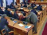 Парламент Киргизии вновь отложил обсуждение решения об отставке президента Акаева