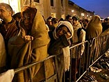 На прощание с Папой в Рим прибыли уже более 1 млн человек. На похороны приедут 200 политиков и религиозных деятелей На прощание с Папой в Рим прибыли уже более 1 млн человек. На похороны приедут 200 политиков и религиозных деятелей