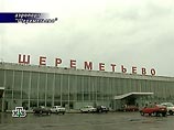 По словам представителя аэропорта, самолет приземлился в "Шереметьево-1", где пострадавшим была оказана медицинская помощь, а пассажирка с переломом шейных позвонков была госпитализирована