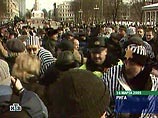 Аресты были произведены 16 марта, когда антифашисты, одевшись в форму узников нацистских лагерей, перекрыли дорогу участникам разрешенного рижскими властями шествия молодых ультра-националистов из организаций "Все-Латвии" и "Клуб 415"