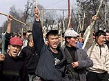 На севере Киргизии оппозиционеры захватили здание госадминистрации и мэрию На севере Киргизии оппозиционеры захватили здание госадминистрации и мэрию