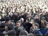 К парламенту Грузии пришли тысячи человек. Они поминают погибших при разгоне митинга в 1989 году