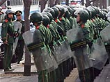 В Китае не утихают антияпонские выступления - посольство Японии блокировано спецназом В Китае не утихают антияпонские выступления - посольство Японии блокировано спецназом