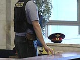 По данным пресс-службы ГУВД Свердловской области, инцидент произошел в минувшую субботу во время допроса местного жителя 1981 года рождения. При досмотре молодого человека был обнаружен шприц с "содержимым, похожим на наркотическое вещество" По данным пресс-службы ГУВД Свердловской области, инцидент произошел в минувшую субботу во время допроса местного жителя 1981 года рождения. При досмотре молодого человека был обнаружен шприц с "содержимым, похожим на наркотическое вещество"