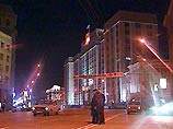 В центре Москвы, недалеко от здания Госдумы России, четверо мужчин совершили хулиганские действия, в результате которых милиционеры вынуждены были применить табельное оружие