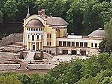 Жена бывшего губернатора Саратовской области Дмитрия Аяцкова Ольга Сергеева, обвиняемая в хищении путем мошенничества двух принадлежащих правительству области коттеджей, в воскресенье была объявлена в федеральный розыск Жена бывшего губернатора Саратовской области Дмитрия Аяцкова Ольга Сергеева, обвиняемая в хищении путем мошенничества двух принадлежащих правительству области коттеджей, в воскресенье была объявлена в федеральный розыск