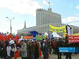 Студенты московских вузов, которые собрались под символикой своих учебных заведений, протестовали против реформ в области образования, в частности против отмены ряда отсрочек от армии для учащихся, и требовали "достойного начального и бесплатного высшего