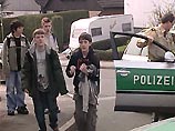 Как передает немецкий телеканал ZDF, на вид преступнику около 40-50 лет и, по-видимому, он иностранного происхождения. Предположительно, он - выходец из Ирана Как передает немецкий телеканал ZDF, на вид преступнику около 40-50 лет и, по-видимому, он иностранного происхождения. Предположительно, он - выходец из Ирана