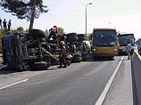 В Израиле столкнулись пассажирский автобус и цементовоз. Авария произошла в среду утром в районе населенного пункта Абу-Гош. По последним данным ранены более 30 человек