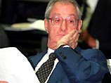 Известный американский медиамагнат Руперт Мердок призвал редакторов печатных СМИ обращать больше внимания на интернет. Мердок предупредил, что будущее за сетевыми СМИ, газеты и журналы постепенно отмирают Известный американский медиамагнат Руперт Мердок призвал редакторов печатных СМИ обращать больше внимания на интернет. Мердок предупредил, что будущее за сетевыми СМИ, газеты и журналы постепенно отмирают