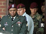 Солдат США, забросавший гранатами
сослуживцев в Кувейте, заявил об издевательствах с их стороны Солдат США, забросавший гранатами
сослуживцев в Кувейте, заявил об издевательствах с их стороны