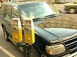 Безналичная система расчетов за паркинги основана на использовании специальных карточек, которые водитель сможет купить в любом киоске или специализированном магазине. Карточки будут сделаны по аналогии с телефонными и рассчитаны на день, неделю или месяц