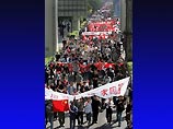 В антияпонских демонстрациях в двух крупных городах на востоке Китая - Шанхае и Ханчжоу - принимают участие более 20 тысяч человек. Большинство участников акций являются студентами местных университетов