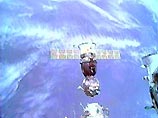 Космонавты 11-й экспедиции, прибывшие на Международную космическую станцию, открыли переходные люки корабля "Союз-ТМА-6" и перешли на МКС, передает "Интерфакс" из Центра управления полетами (ЦУП)