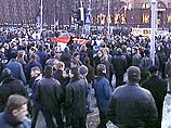 В Москве проходит митинг в защиту полковника Квачкова, обвиненного в покушении на Чубайса