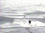 На Сахалине пенсионер 10 дней плавал в море на самодельном плоту из льдины