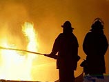 Пожар в пятиэтажном доме, расположенном в поселке Перово (Выборгский район) произошел во вторник в 23:45 по московскому времени